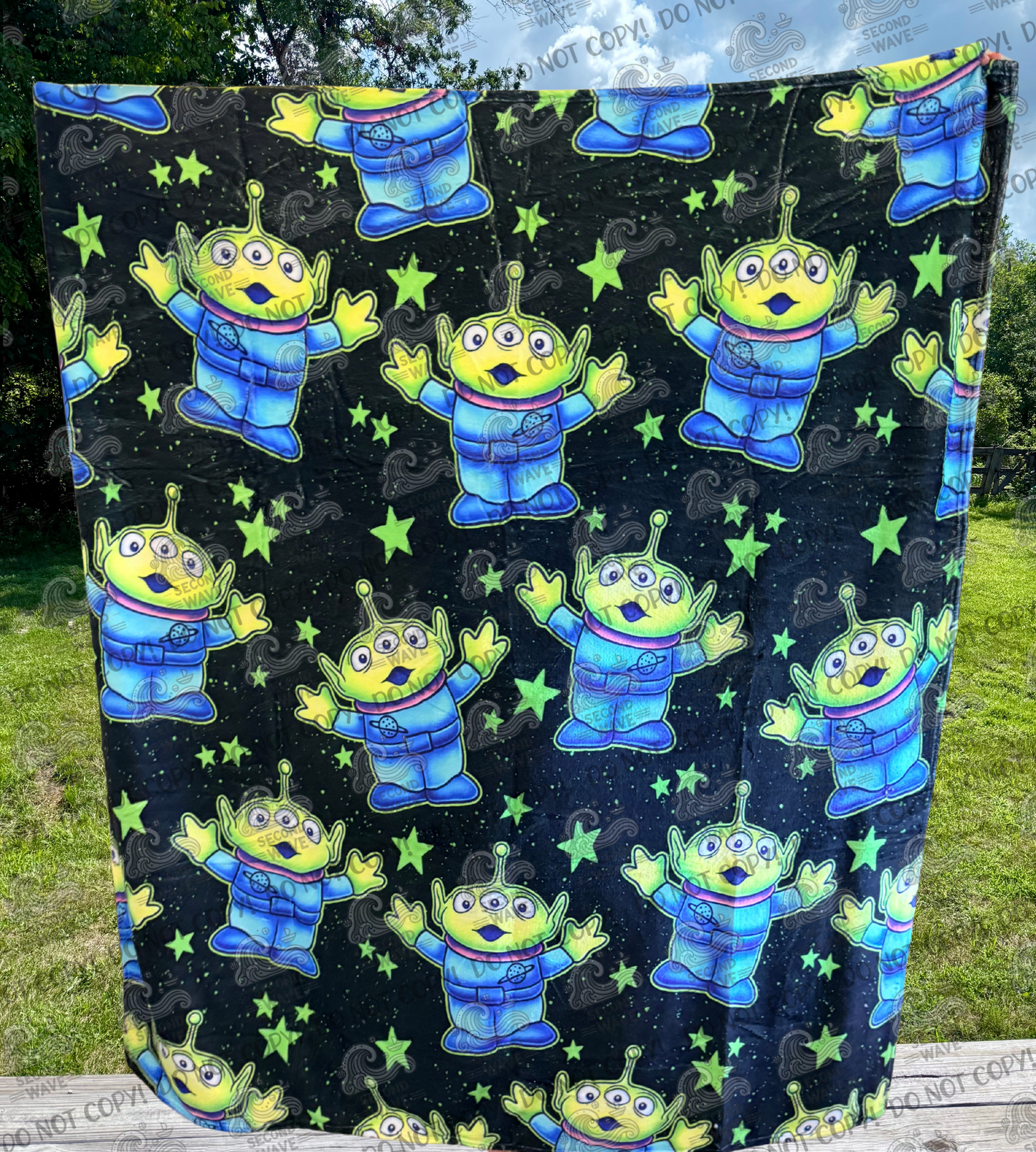 Aliens 50x60 Inch Blanket